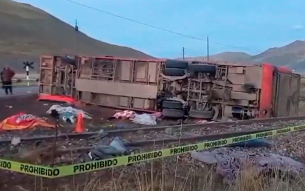 Accidente de bus interprovincial dejó al menos 10 fallecidos.