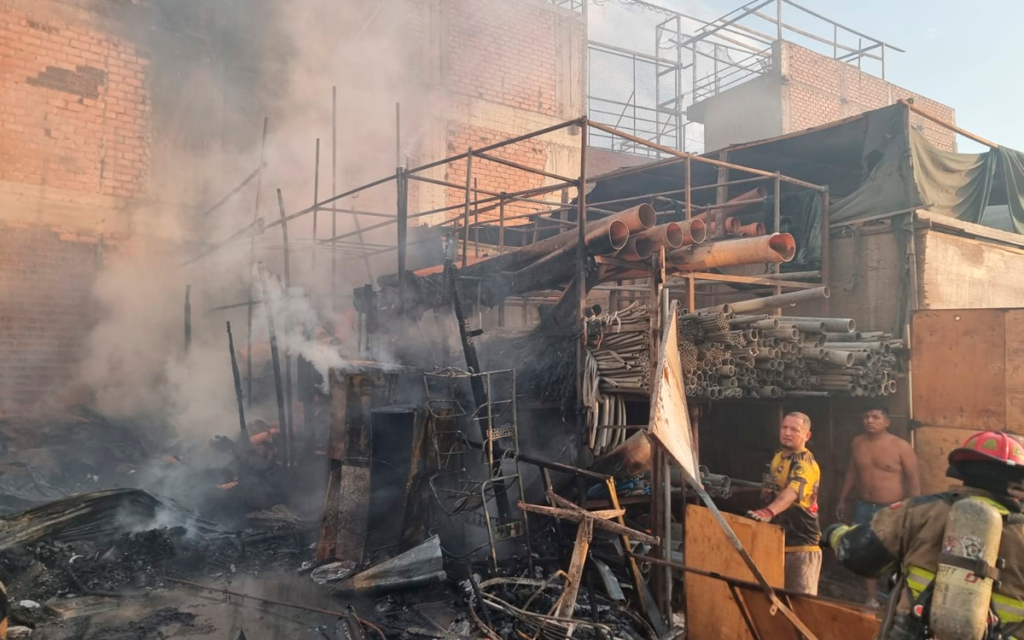 Incendio se registró en el Cercado de Lima.