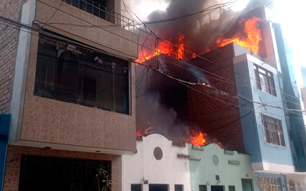 Incendio se registró en Breña.